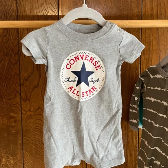 Converse, Carhartt, Kate Quinn and more (0-3 Months Baby Bundle) - Picture 3 of 7